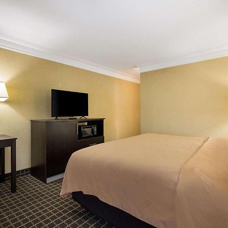 Quality Inn And Suites Fairgrounds - Syracuse Seneca Knolls Екстер'єр фото