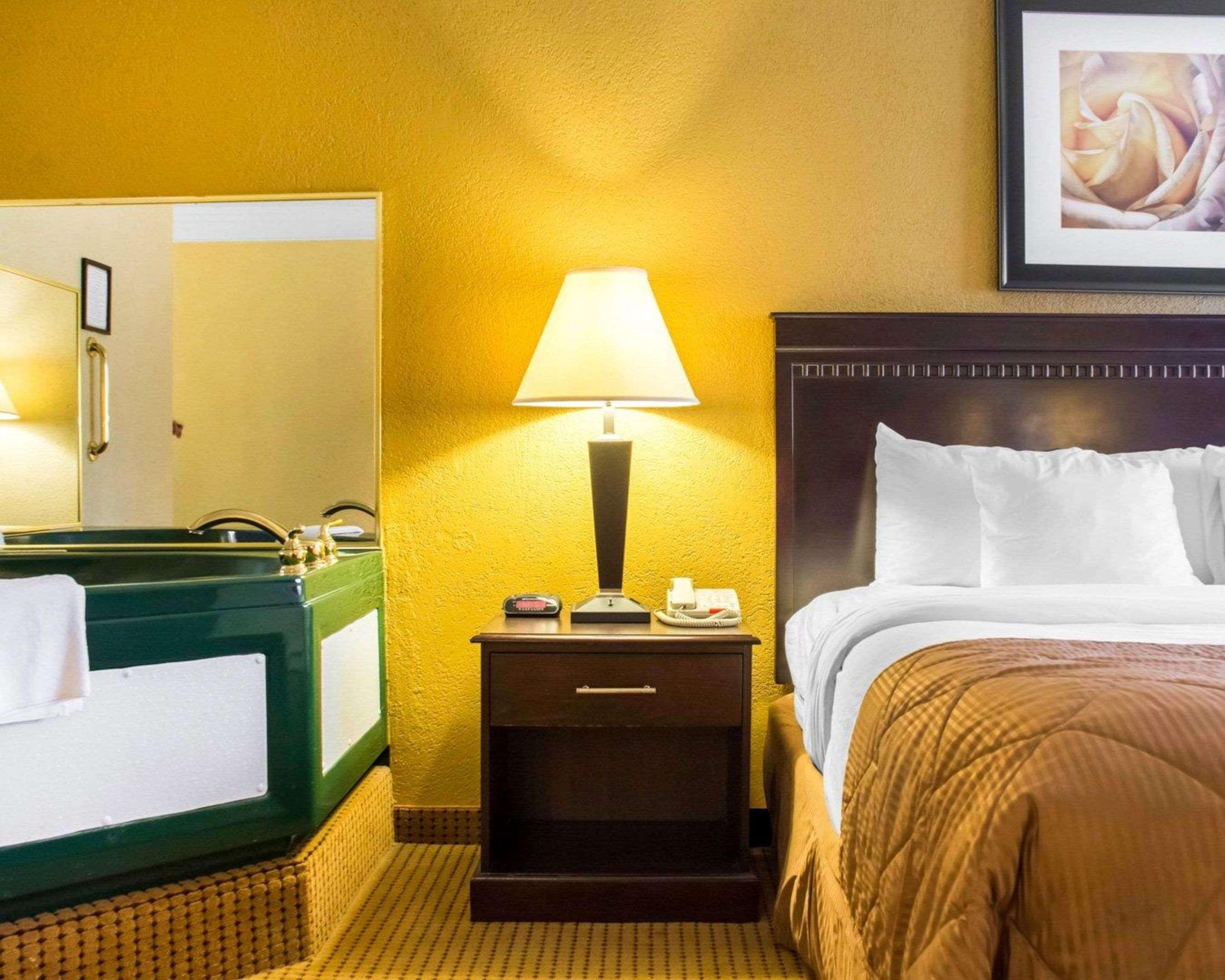 Quality Inn And Suites Fairgrounds - Syracuse Seneca Knolls Екстер'єр фото