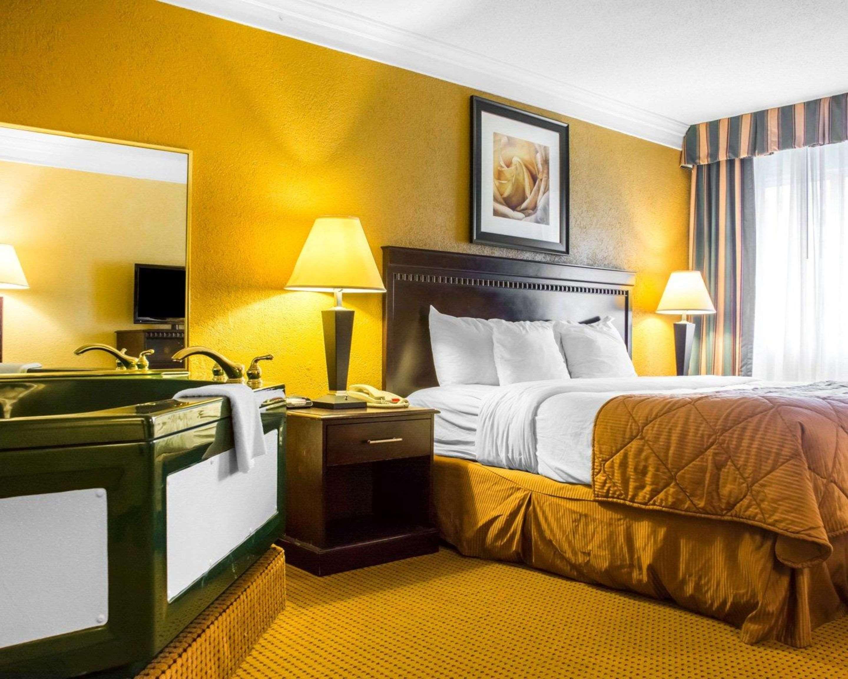 Quality Inn And Suites Fairgrounds - Syracuse Seneca Knolls Екстер'єр фото