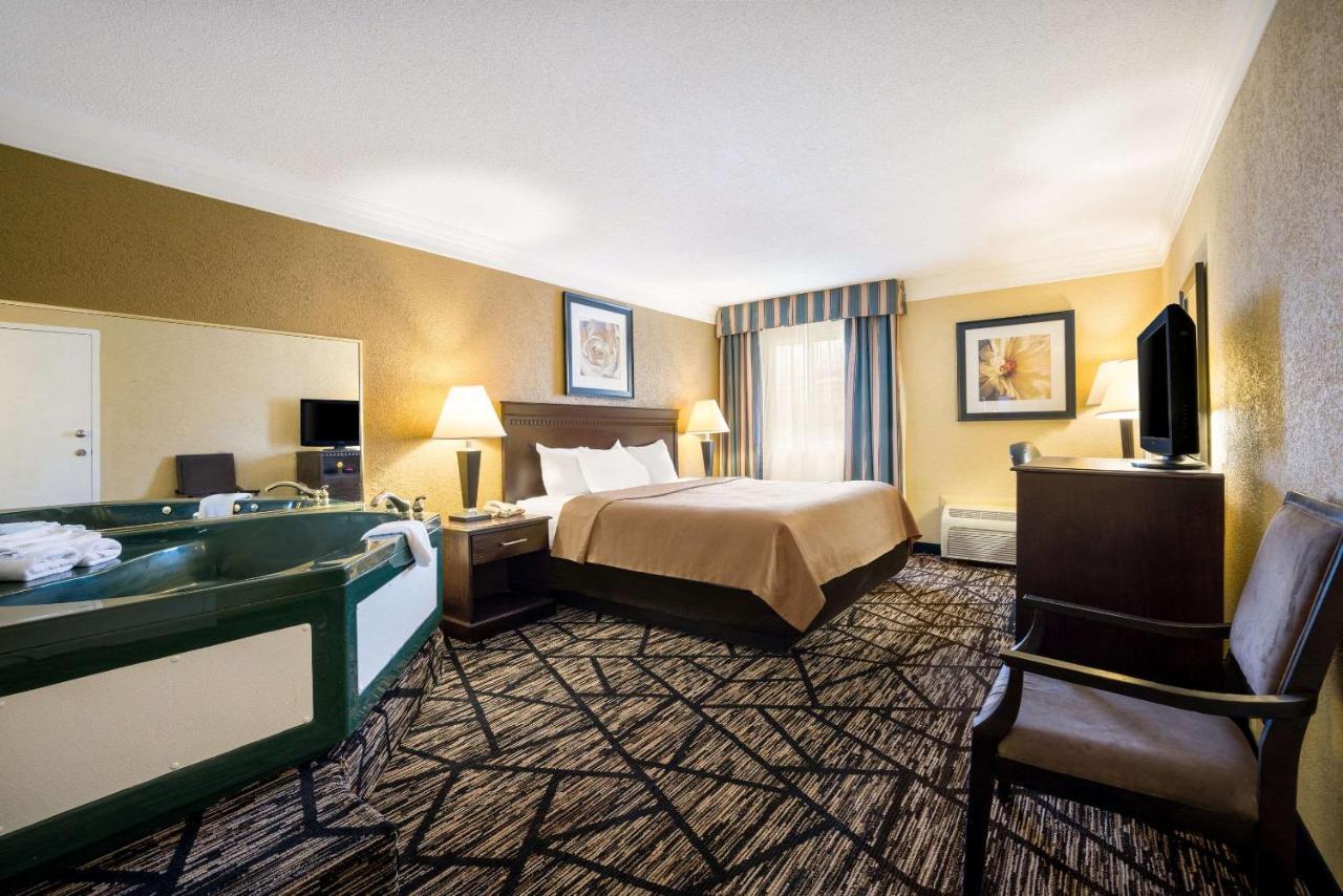 Quality Inn And Suites Fairgrounds - Syracuse Seneca Knolls Екстер'єр фото