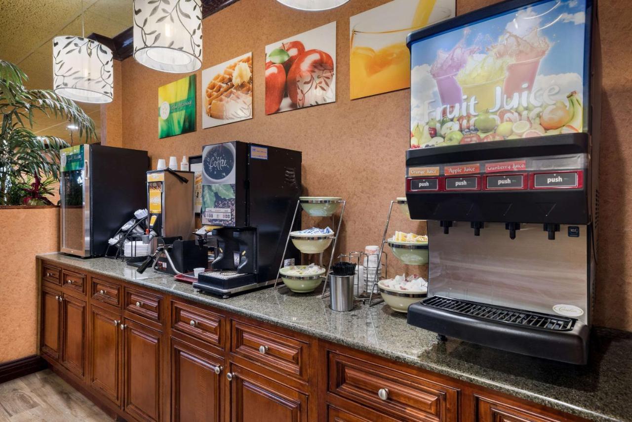 Quality Inn And Suites Fairgrounds - Syracuse Seneca Knolls Екстер'єр фото
